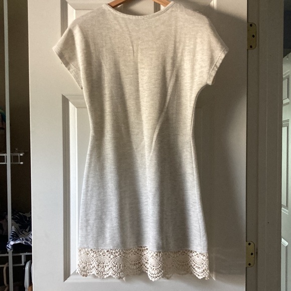 Delia’s cute eyelet dress - Picture 6 of 6